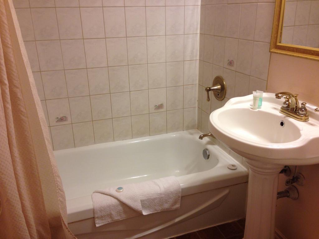 Traveller'S Inn Довсон-Крік Номер фото